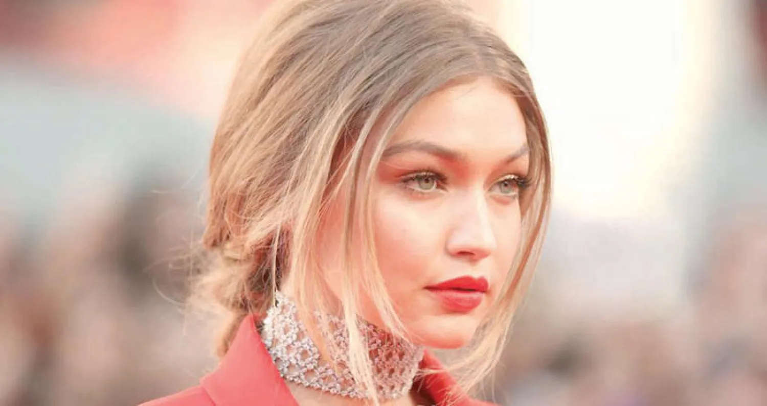 عارضة الأزياء العالمية جيجي حديد (رويترز)