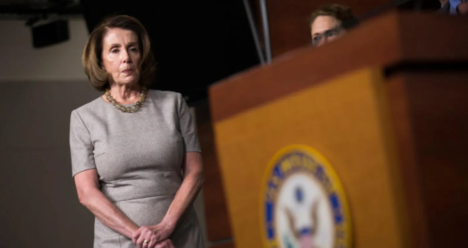 باءت جهود زعيمة الأقلية في مجلس النواب نانسي بيلوسي بالفشل بعد أن رفض الجمهوريون حل أزمة 700 ألف من الحالمين ببرنامج داكا وباءت جهودها بالفشل بتصويت 33 ديمقراطياً لدعم مشروع القانون (إ.ب.أ)