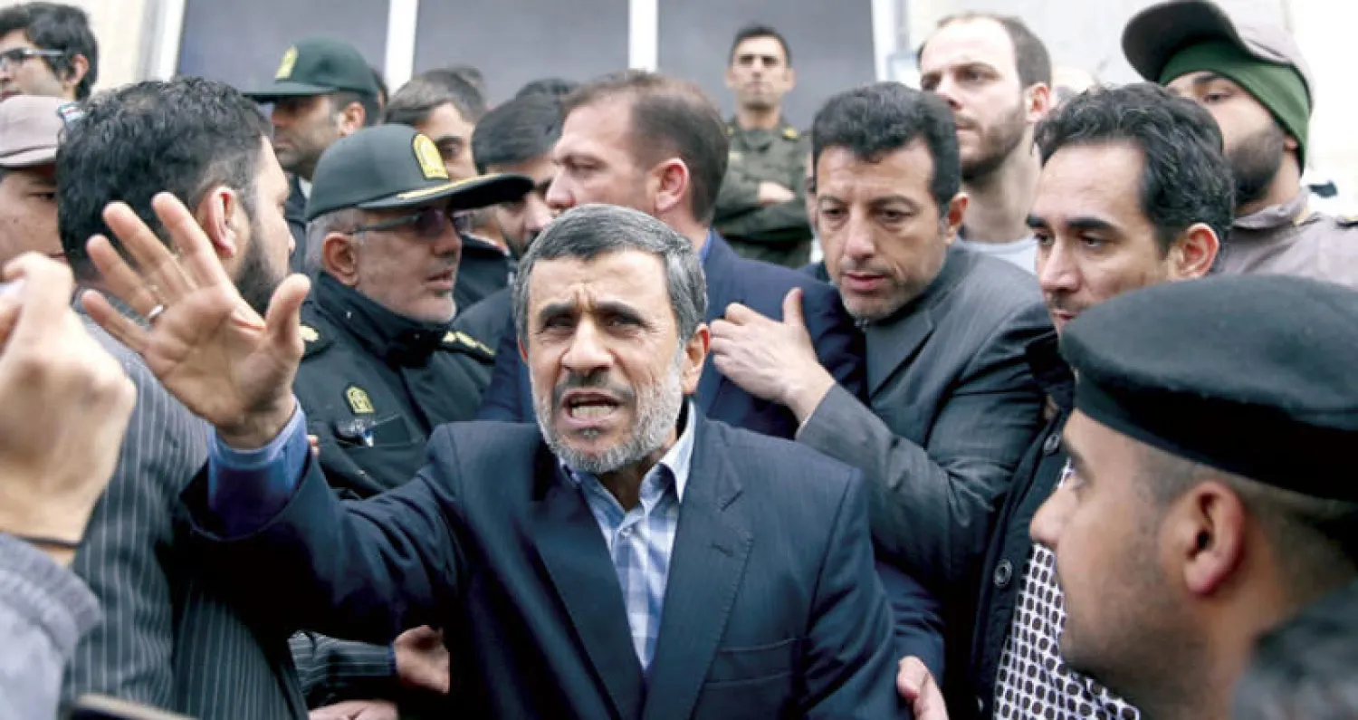 أحمدي نجاد يلقي خطاباً أمام محكمة طهران أمس (إرنا)