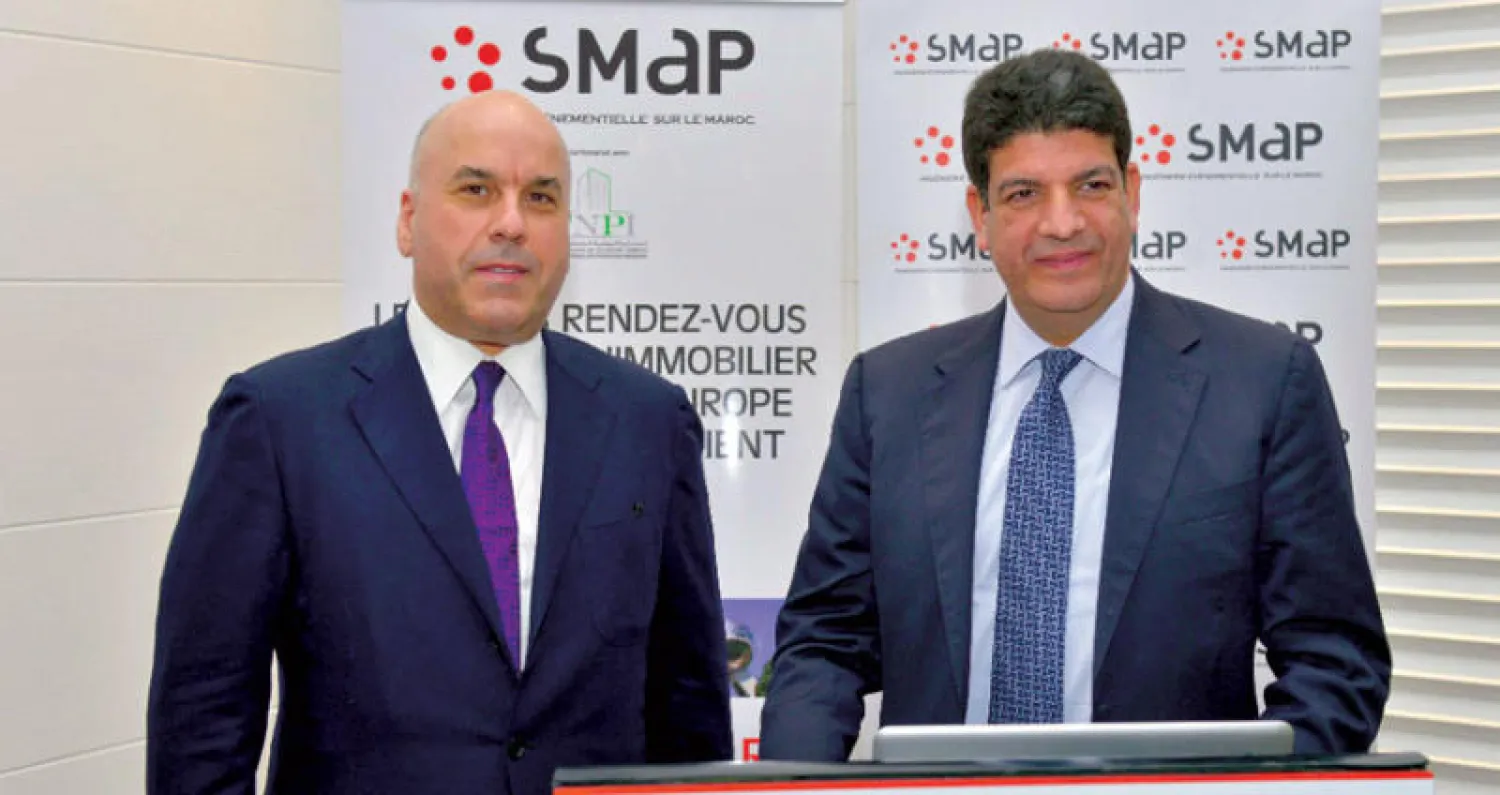 مصطفى الباكوري رئيس جهة الدار البيضاء - سطات وسمير الشماع رئيس مجموعة سماب يتحدثان خلال اللقاء الصحافي («الشرق الأوسط»)