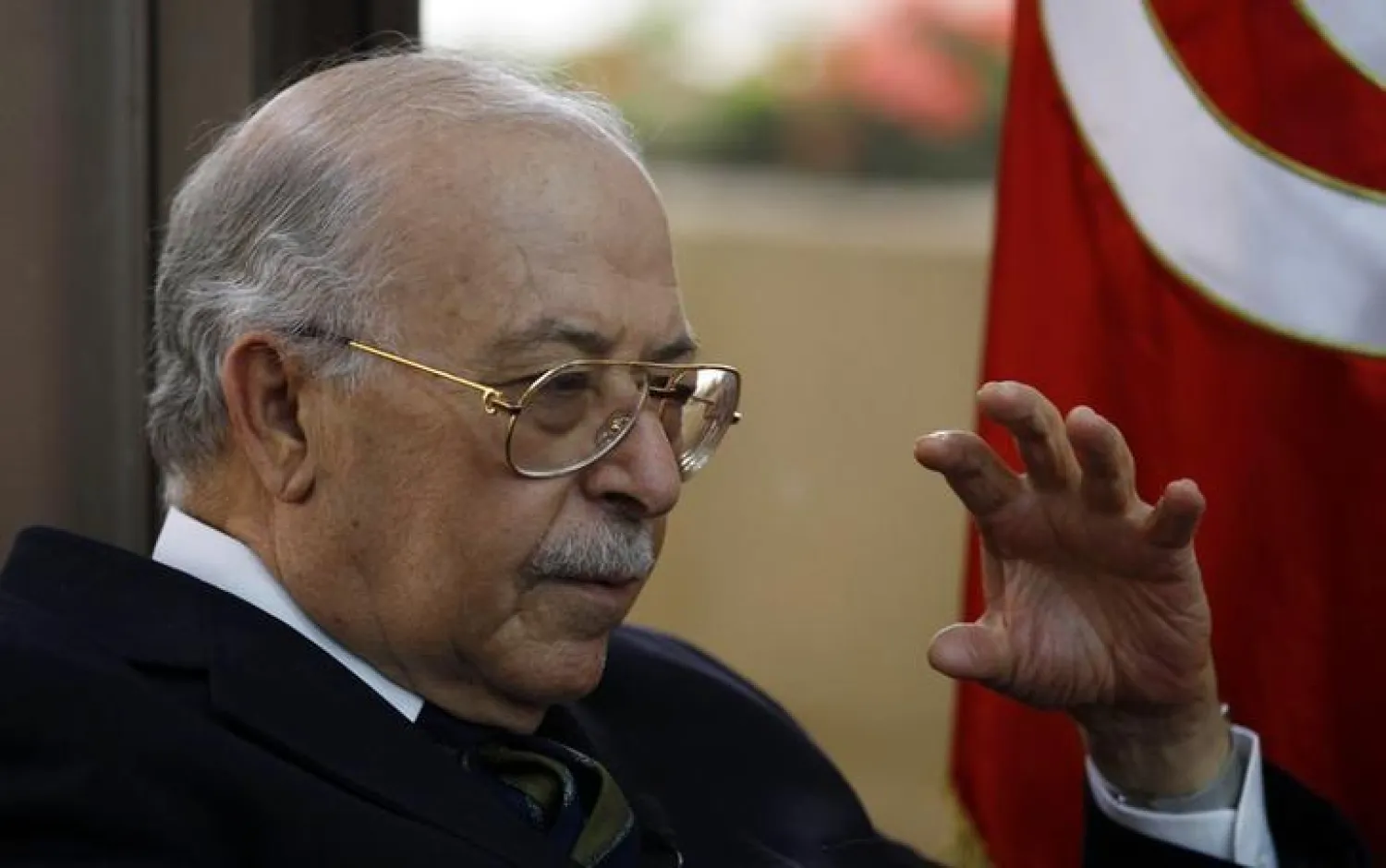 أرشيفية لمحافظ البنك المركزي التونسي الشاذلي العياري. (رويترز)