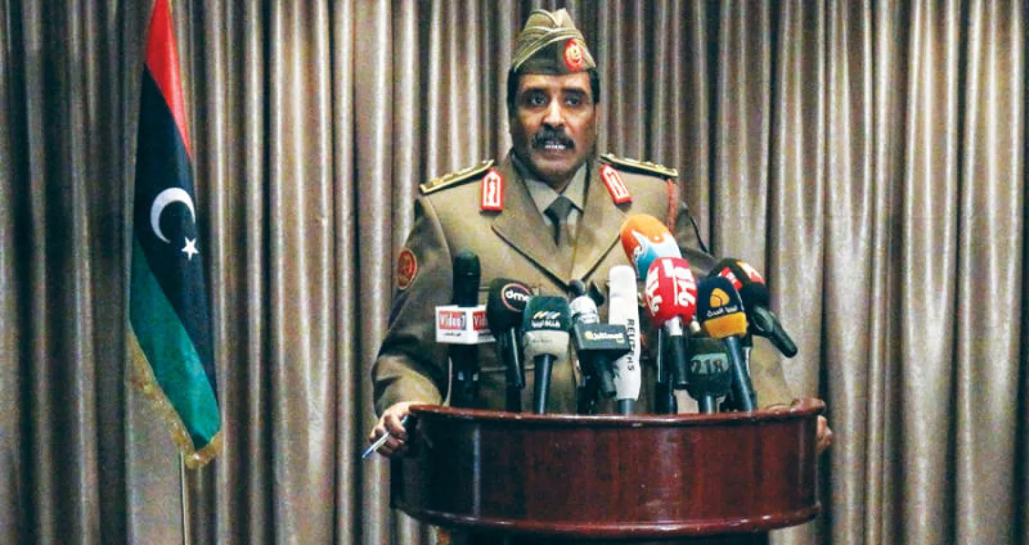 المسماري خلال ندوة حضرها مسؤولو الصليب الأحمر في ضواحي بنغازي مساء أول من أمس (أ.ف.ب)