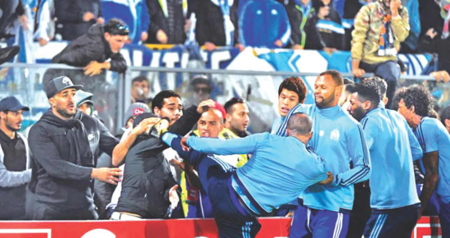 فسخ نادي مارسيليا  التعاقد مع إيفرا بعد ركله أحد المشجعين («الشرق الأوسط»)