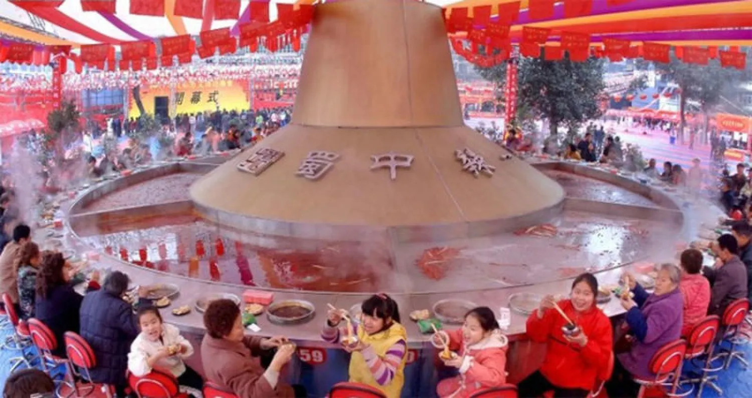 عرض قدر برونزية عملاقة في الصين