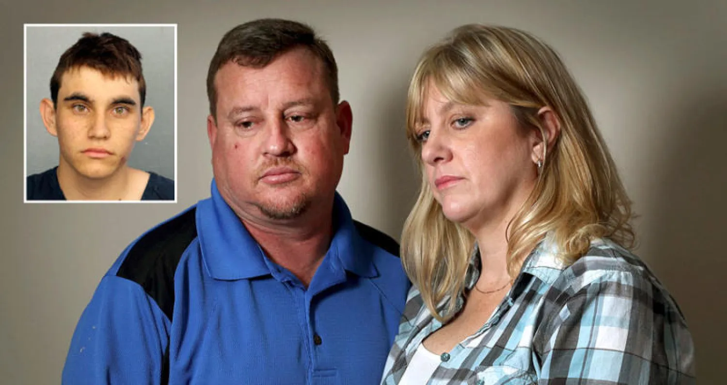 الزوجان جيمس وكيمبرلي سنيد وفي الاطار نيكولاس كروز (أ.ب)