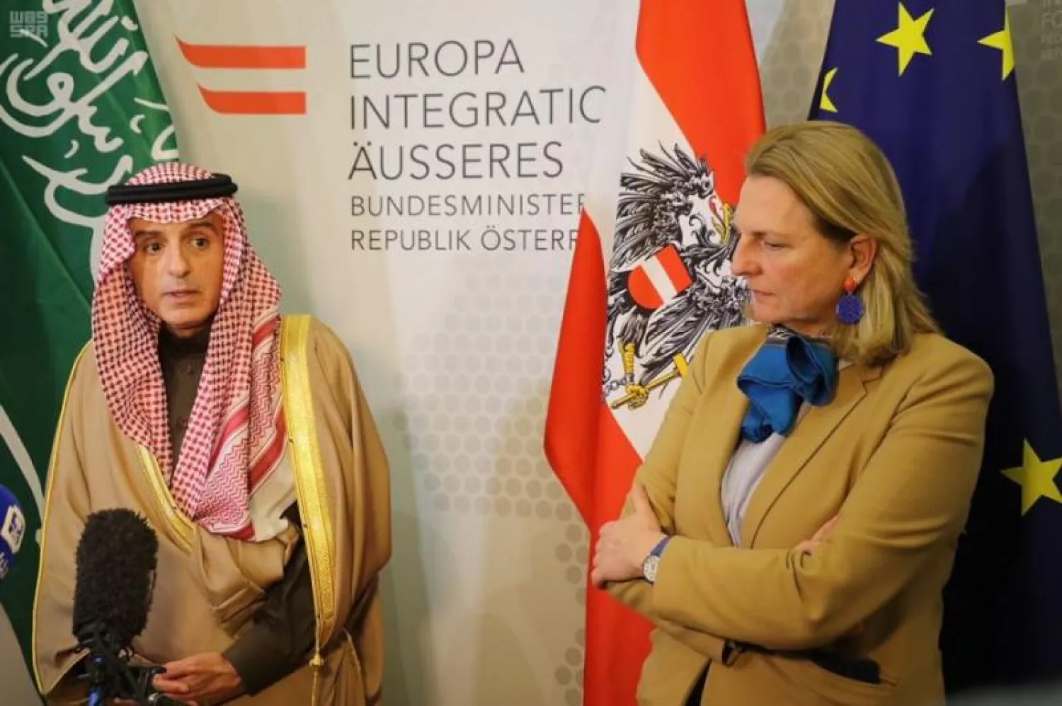 وزير الخارجية السعودي مع نظيرته النمساوية خلال المؤتمر الصحفي (واس)