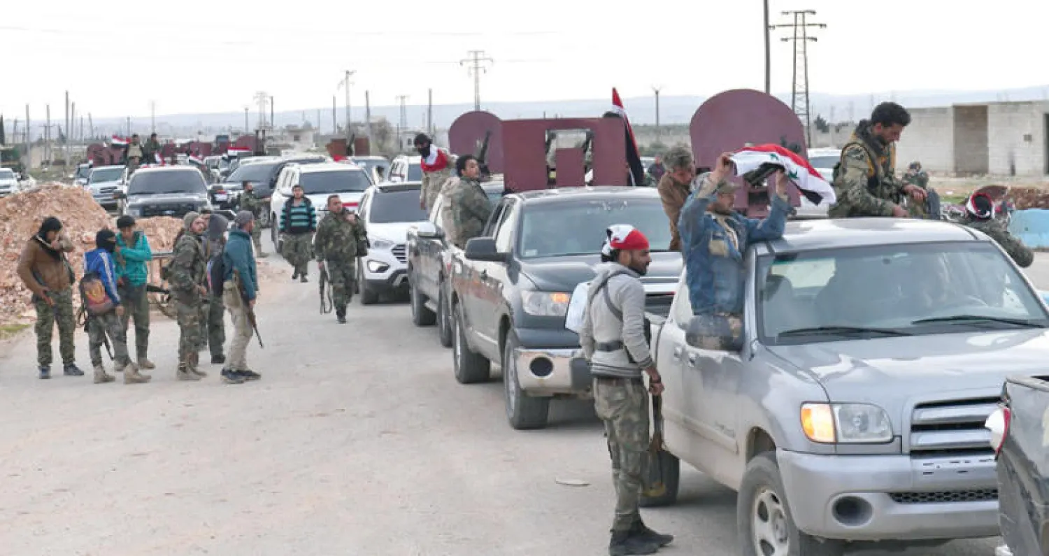 قافلة من الميليشيات الموالية للنظام عند وصولها إلى مدينة عفرين شمال سوريا أمس (أ.ف.ب)