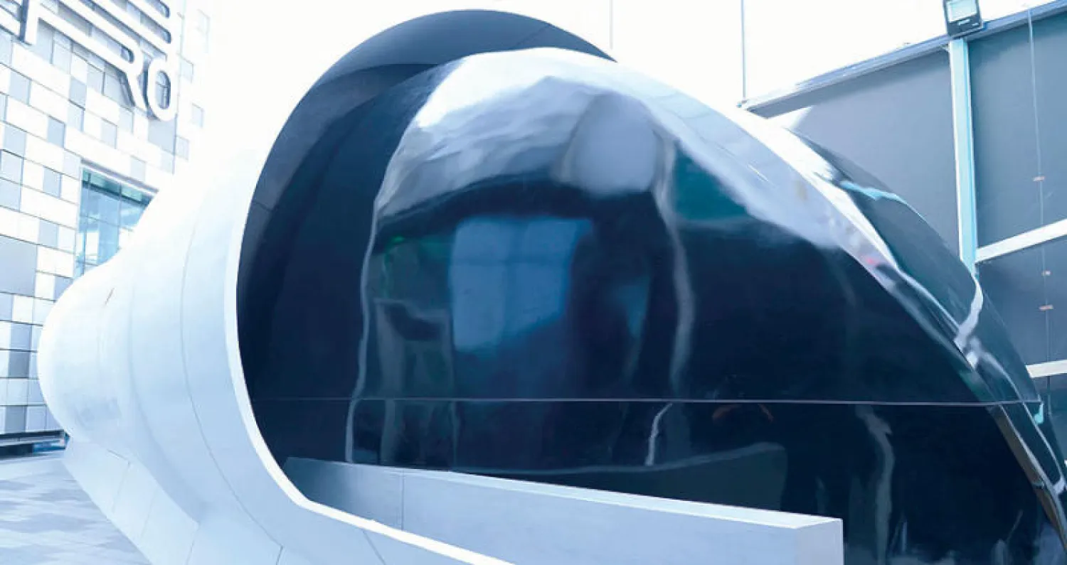 تصميمات الهايبرلوب التي كشفت عنها دبي أمس (وام)