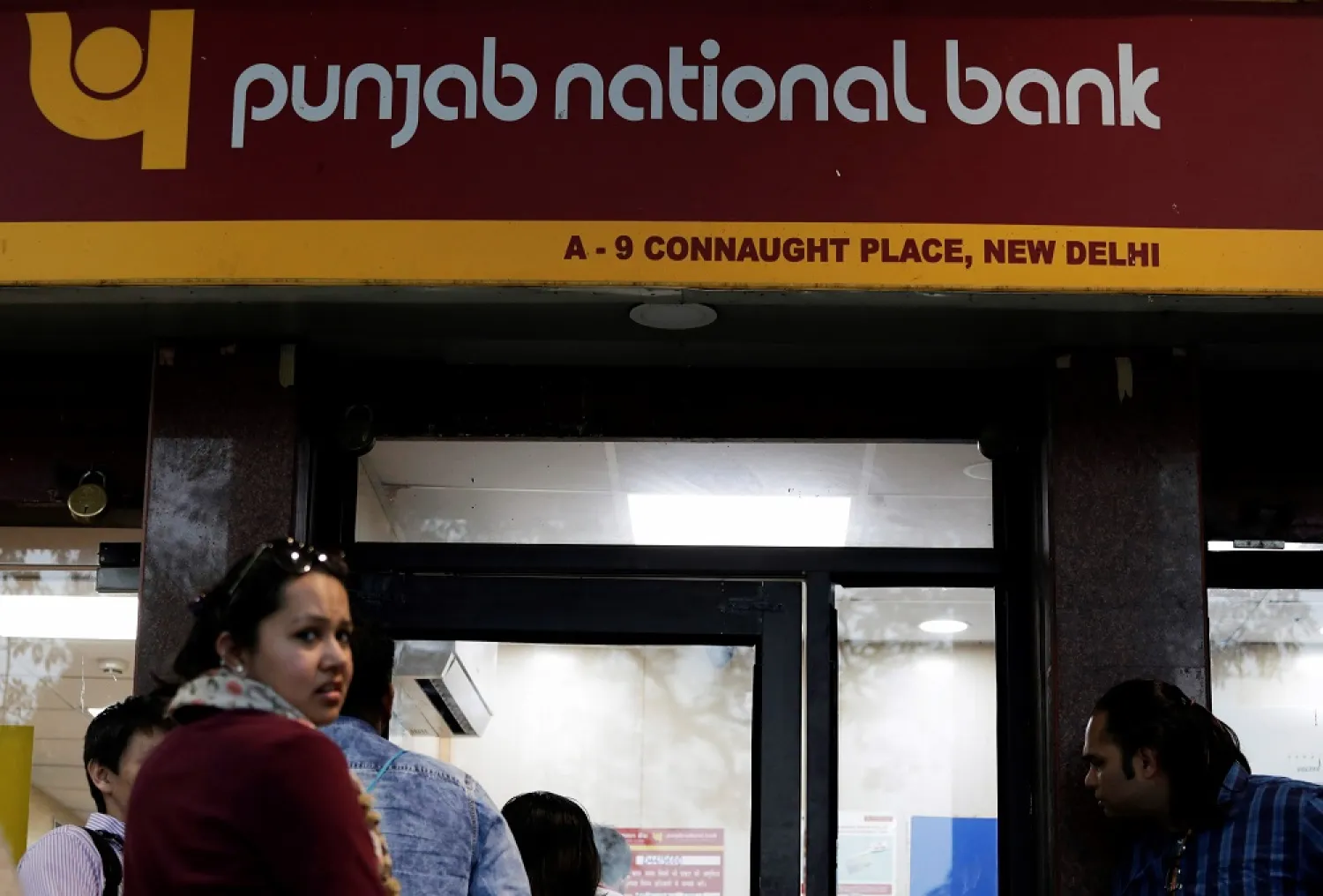 People wait in a queue outside a Punjab National Bank ATM in New Delhi, India, February 16, 2018. (Reuters)