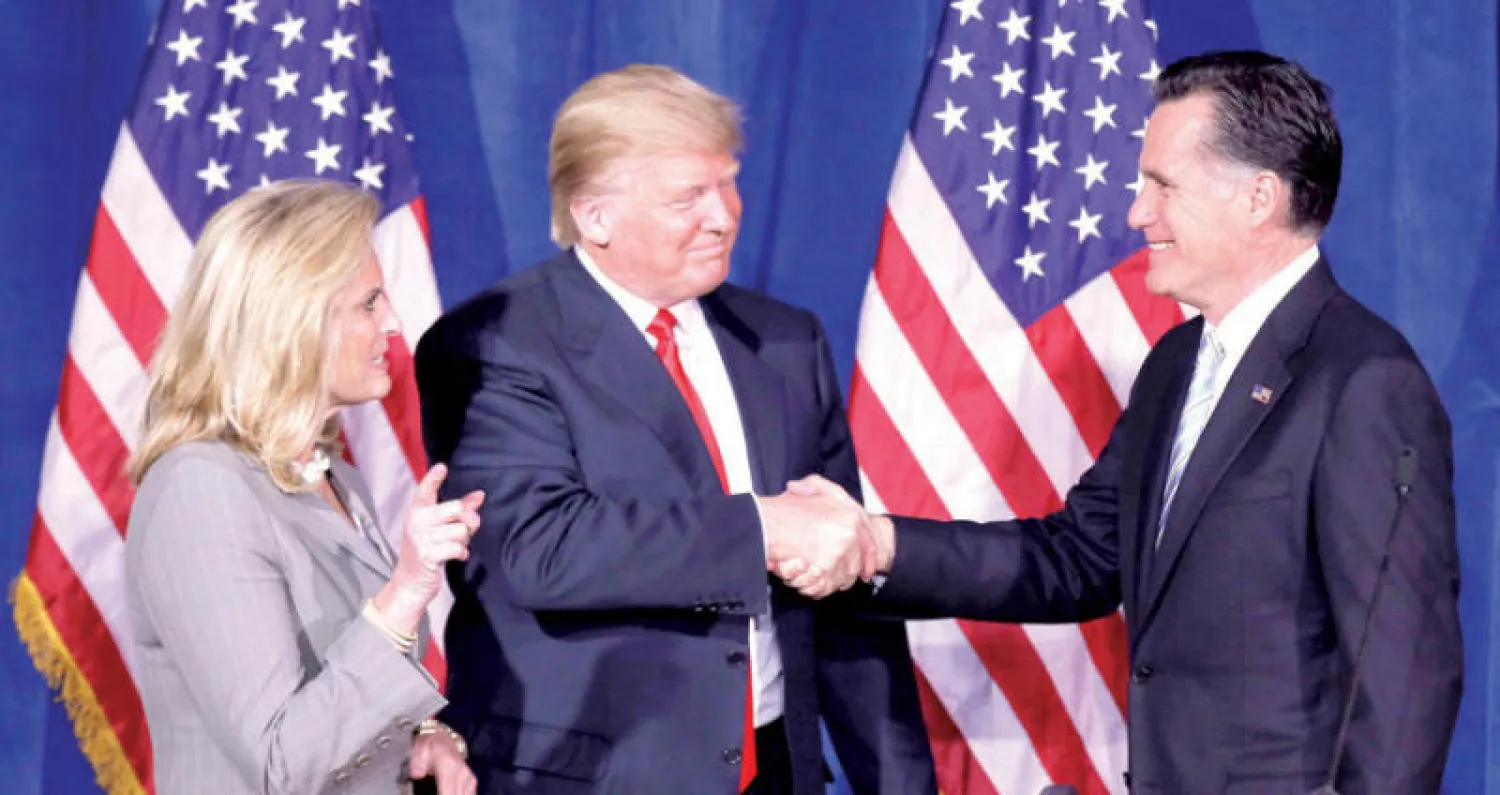 صورة أرشيفية للرئيس ترمب مع ميت رومني (أ.ب)