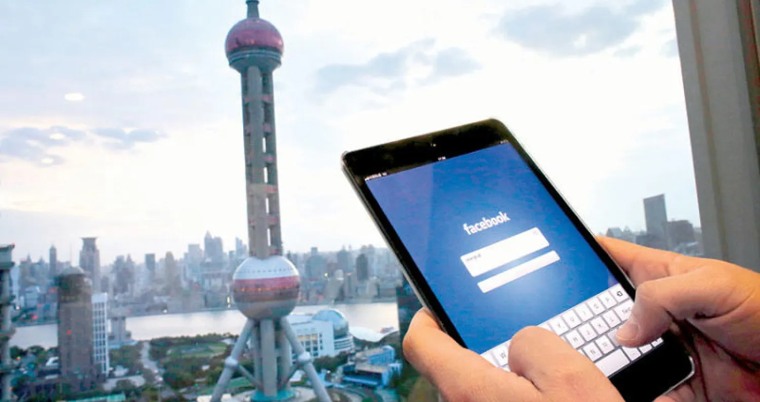 نمو هائل في تطبيقات الهواتف الجوالة مع تداخلها بكل مناحي الحياة اليومية (رويترز)