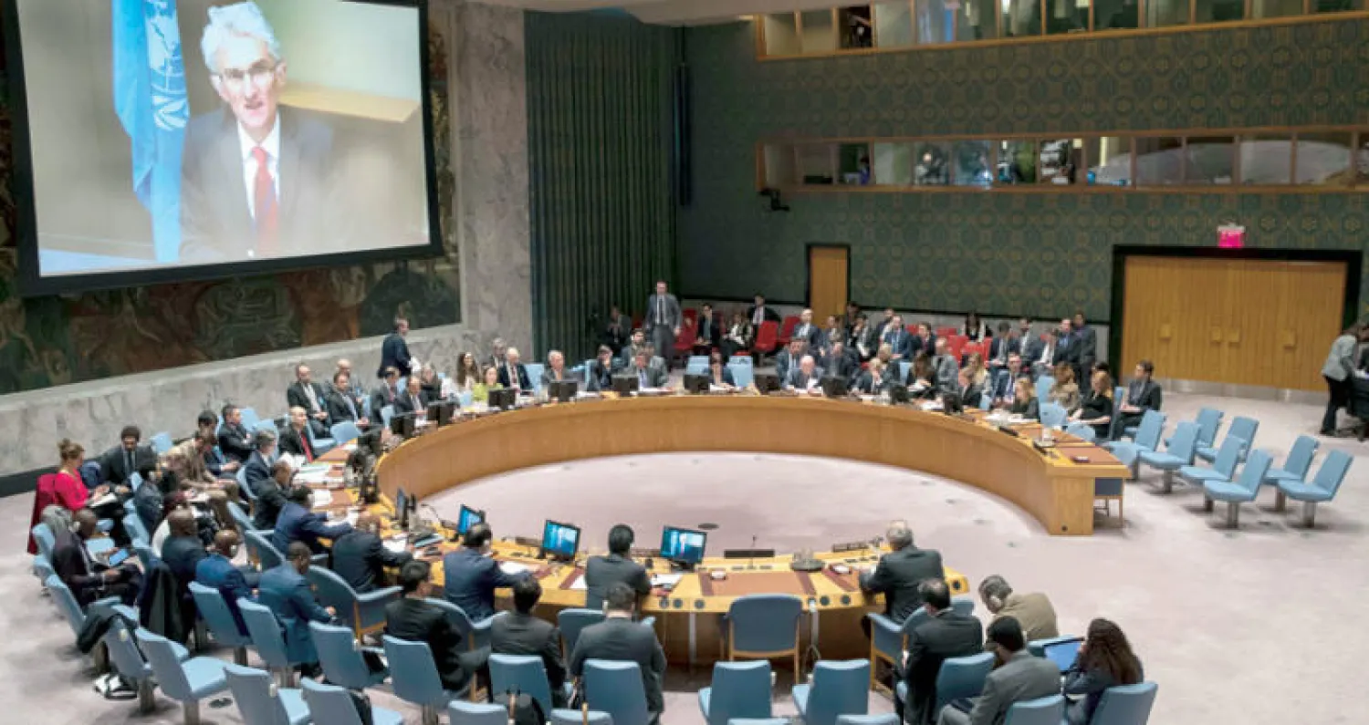 مارك لوكوك مساعد الأمين العام للأمم المتحدة لشؤون الإغاثة يتحدث عبر دائرة تلفزيونية لأعضاء مجلس الأمن امس حول الأوضاع الإنسانية في سوريا (أ.ب)