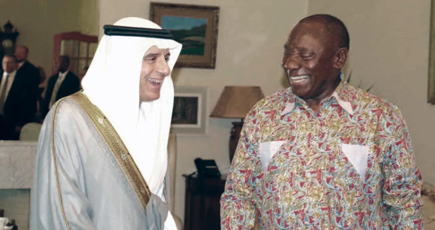 سيريل رامافوزا رئيس جمهورية جنوب أفريقيا مستقبلاً عادل الجبير وزير الخارجية السعودي في مقر الرئاسة بالعاصمة بريتوريا أمس (واس)