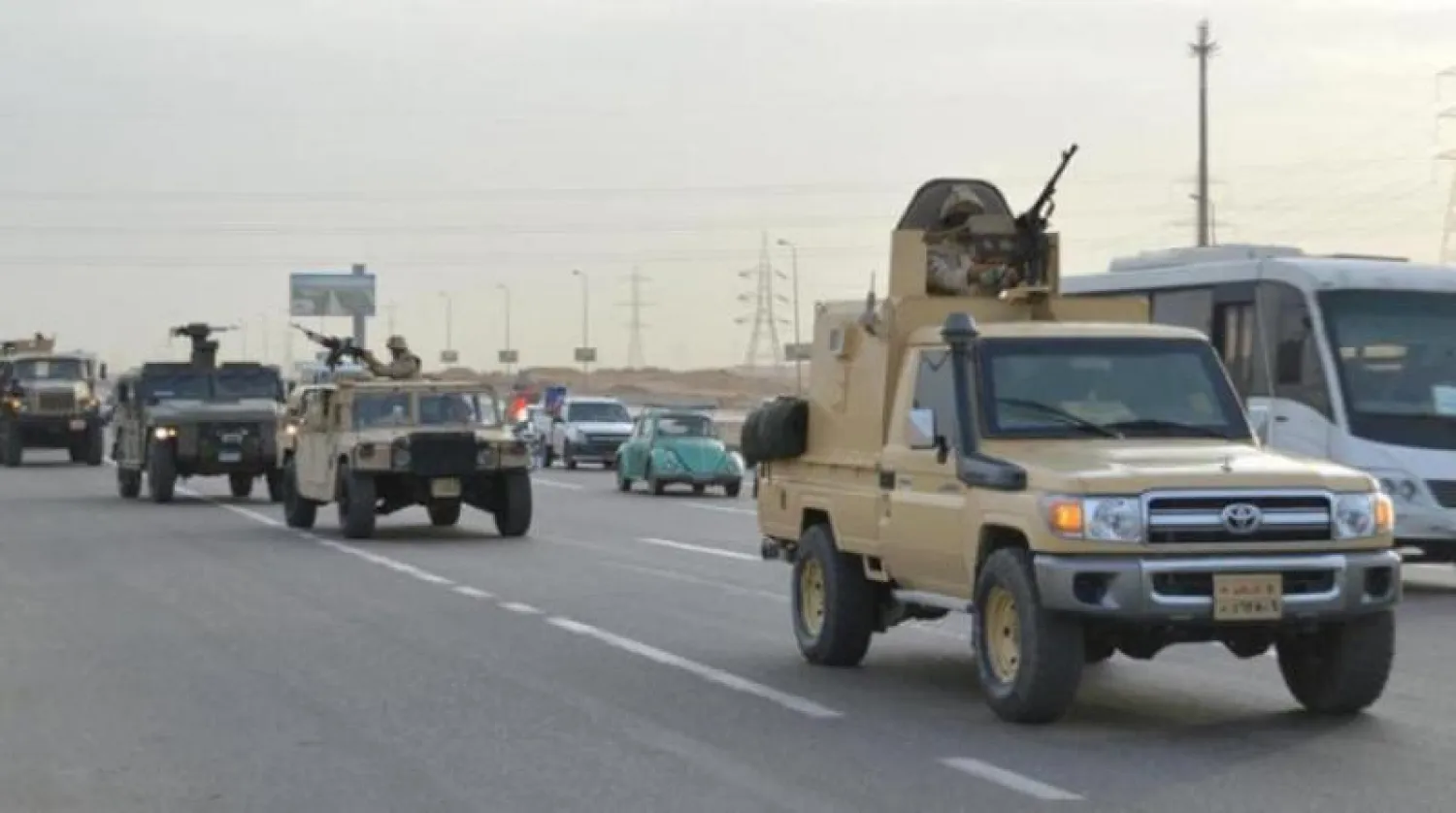 عناصر من القوات المسلحة بسيناء (رويترز)