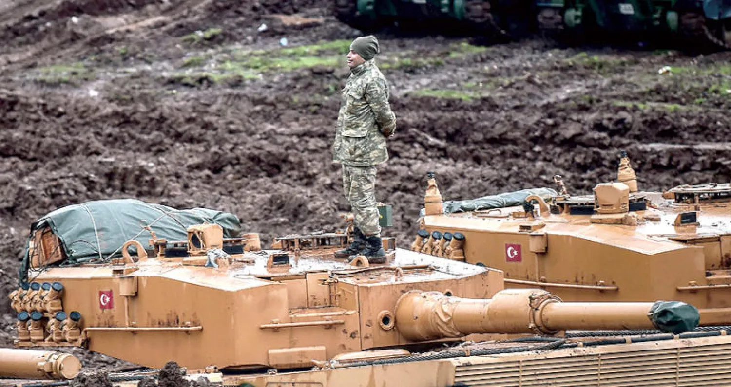 دبابات تركية قرب الحدود السورية ضمن عملية «غصن الزيتون» (أ. ف. ب)