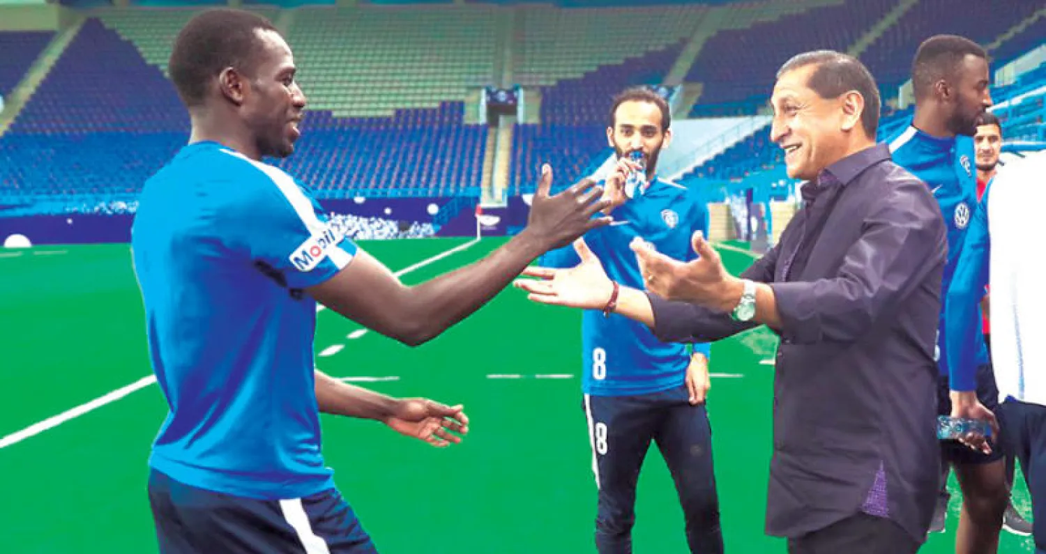 دياز خلال وداعه لاعبي الهلال (المركز الإعلامي بنادي الهلال)