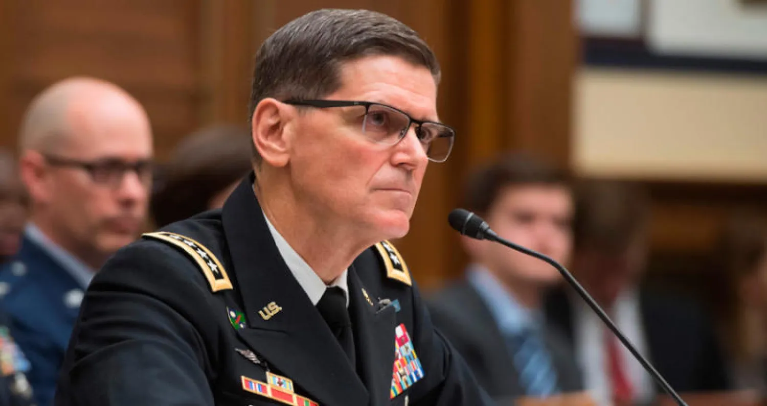 قائد القوات الأميركية في الشرق الأوسط يلقي بشهادته في الكونغرس أمس (أ.ف.ب)