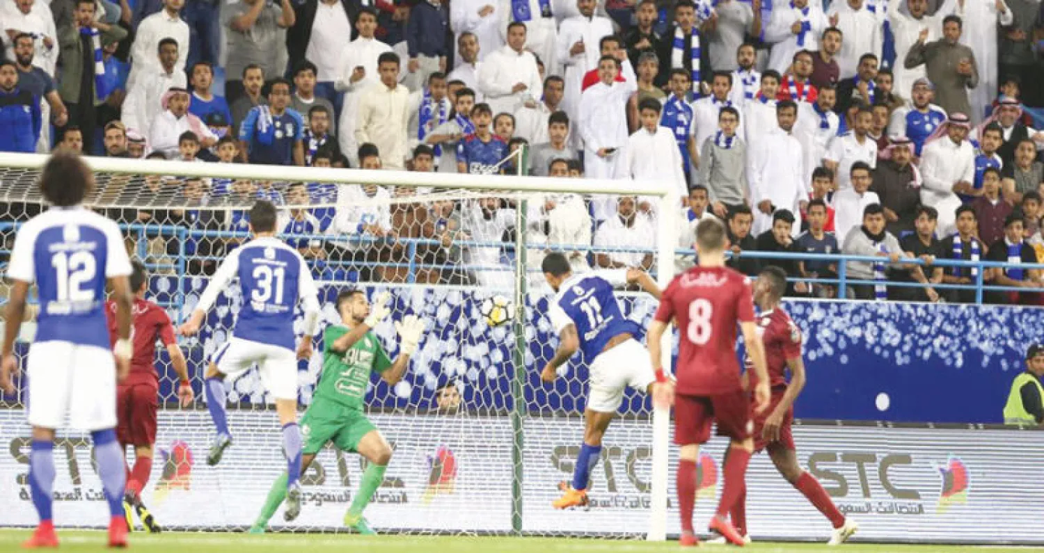 ريفاس أثناء تسجيله هدف الفوز الهلالي في الفيصلي («الشرق الأوسط»)