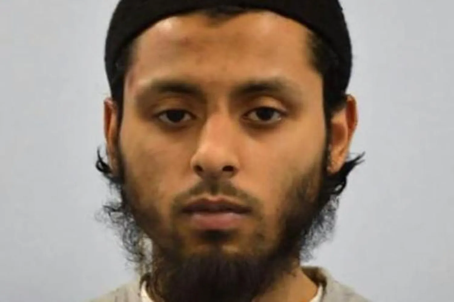 اعترف حقي سابقاً بأربع تهم متعلقة بجمع المعلومات التي تفيد المتطرفين ونشر وثيقة إرهابية. (ا.ف.ب)