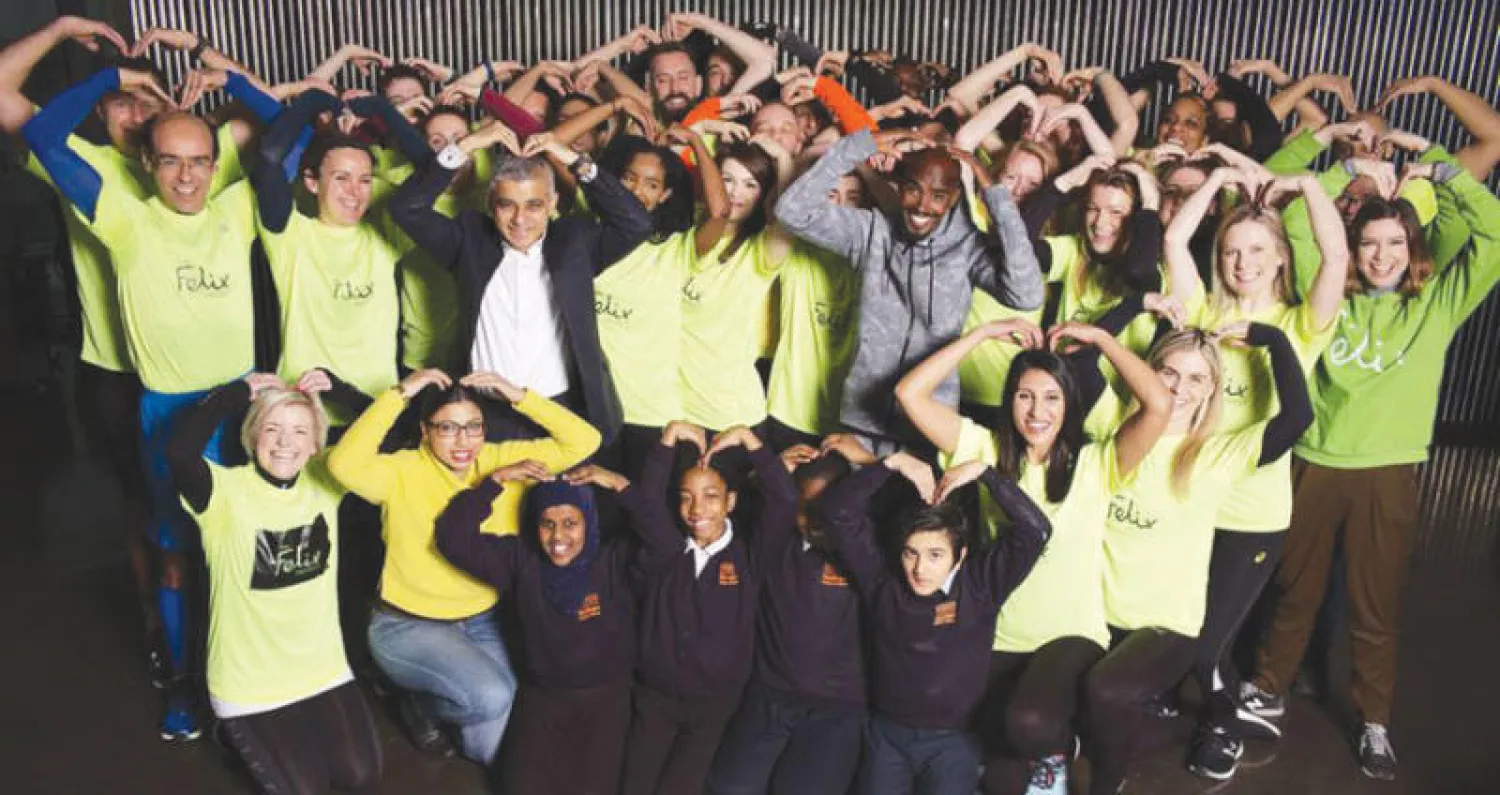 العداء فرح يدعو إلى ماراثون لندن لمساعدة الأطفال الجياع