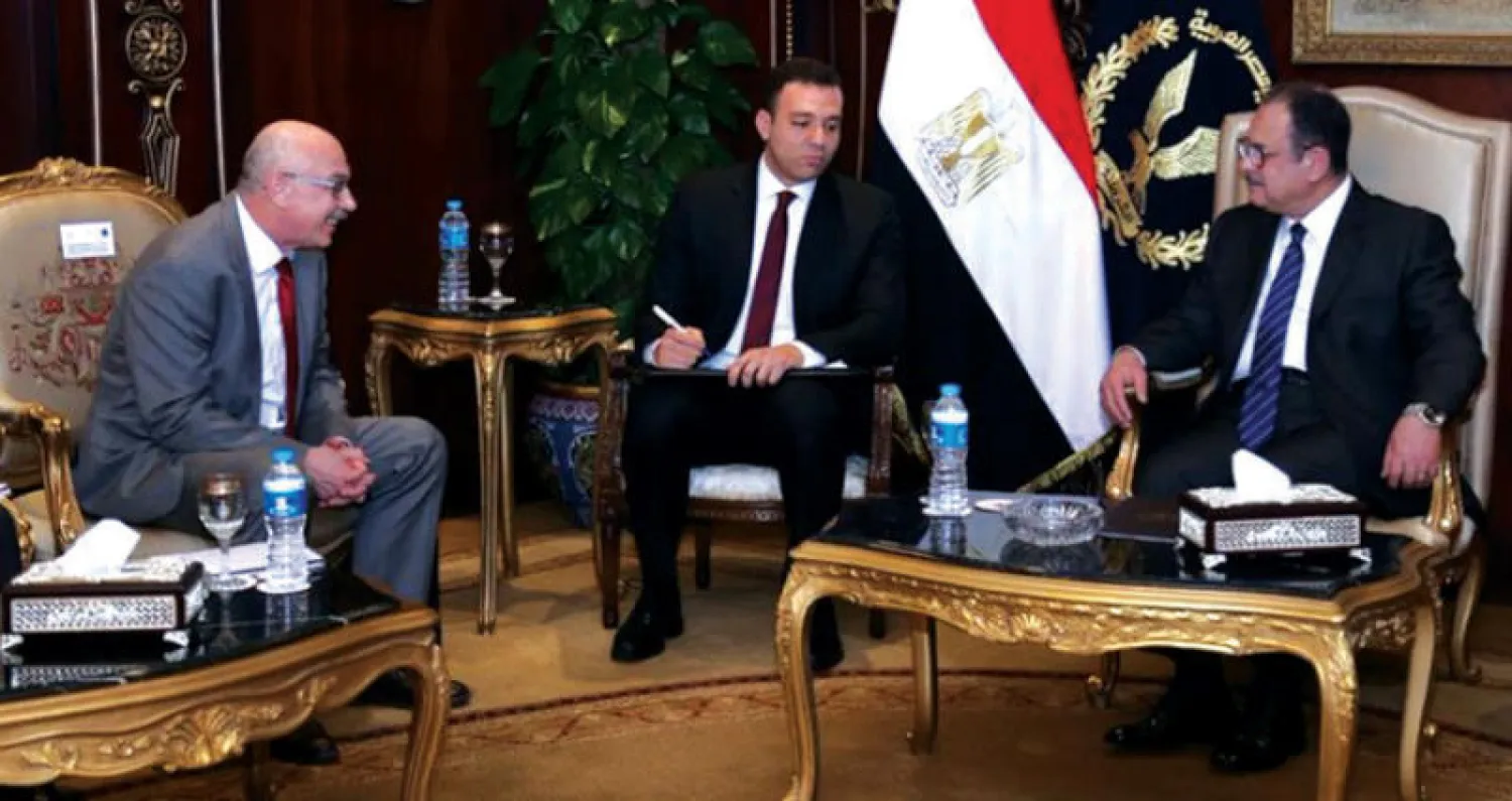 وزير الداخلية المصري اللواء مجدي عبد الغفار خلال استقباله وكيل الأمين العام لمنظمة الأمم المتحدة لشؤون مكافحة الإرهاب فلاديمير إيفانوفيتش في القاهرة أمس (الصفحة الرسمية لوزارة الداخلية المصرية)