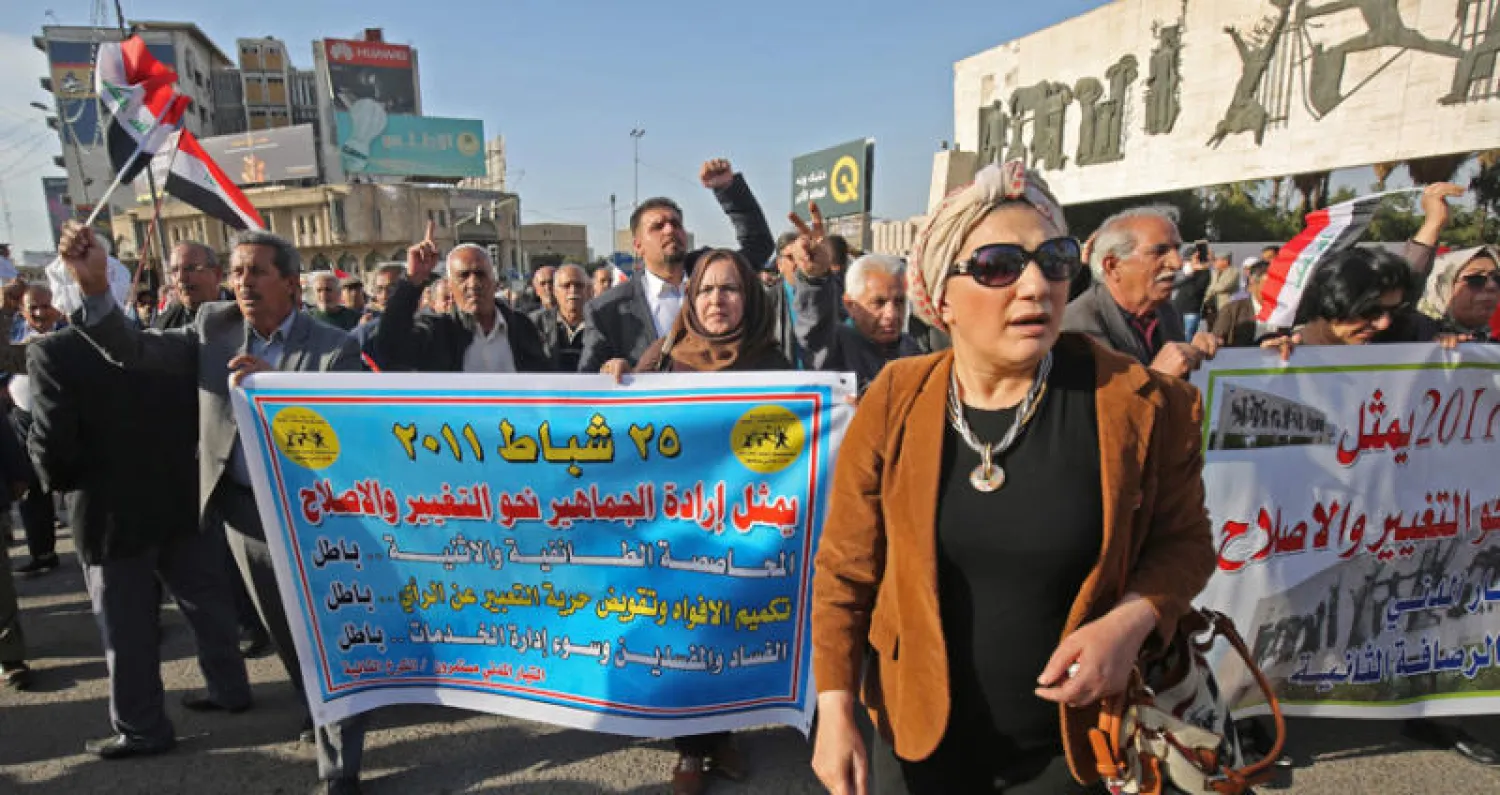 أنصار الحزب الشيوعي العراقي يتظاهرون ضد الفساد في بغداد الجمعة الماضي (أ.ف.ب)