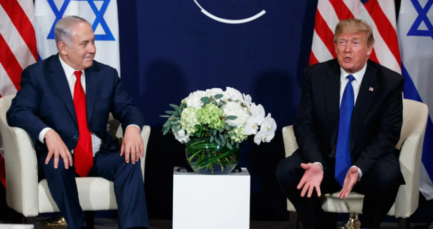 ترمب ونتنياهو خلال لقاء في منتدى دافوس في يناير الماضي (أ.ب)