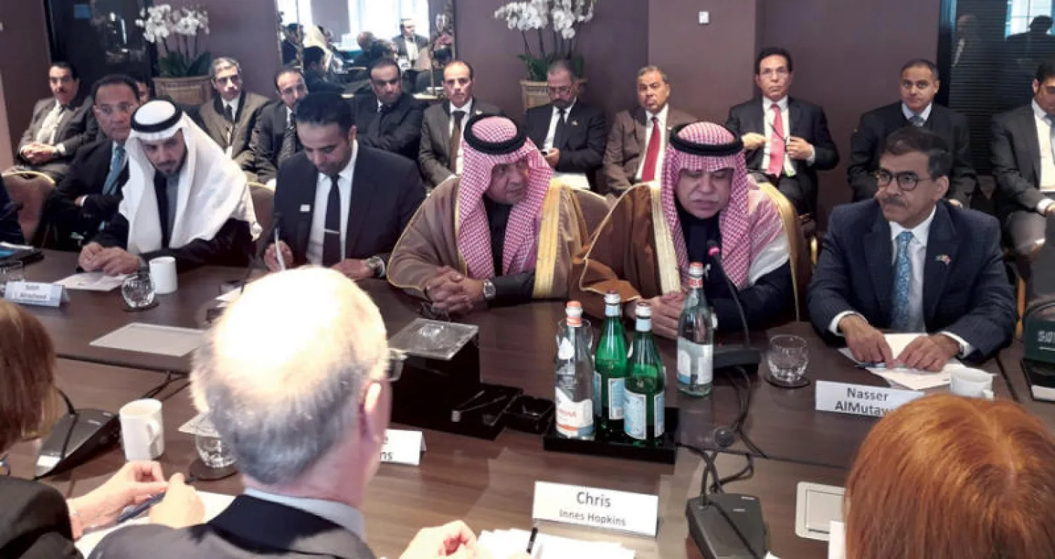 من الاجتماع الاستثنائي الذي اقامه مجلس الاعمال السعودي البريطاني في لندن أمس