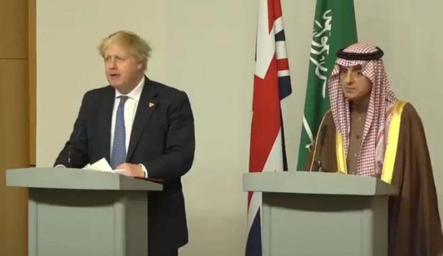 جانب من المؤتمر الصحافي لوزير الخارجية السعودي عادل الجبير ونظيره البريطاني بوريس جونسون في لندن (الخارجية البريطانية)