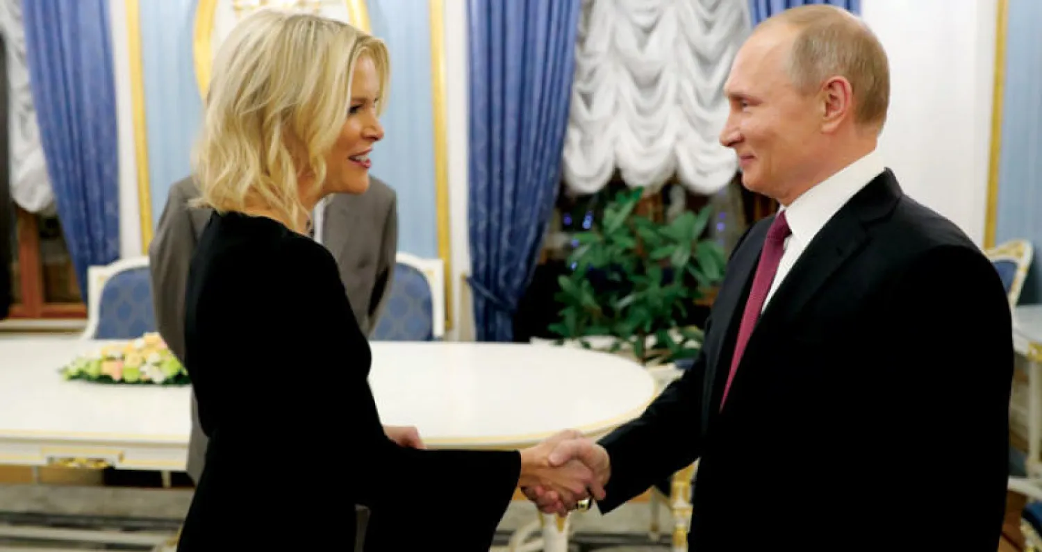 الرئيس الروسي بوتين مع مذيعة «إن بي سي» ميغان كيلي التي أجرت المقابلة (أ.ف.ب)