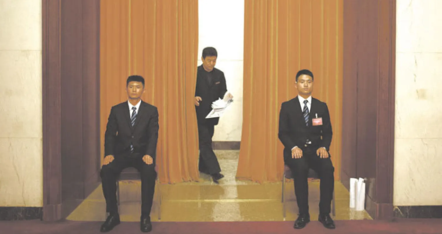 يتحتم على المندوبين والزوار قبل دخول قاعة الشعب الكبرى مقر المجلس الوطني لنواب الشعب (البرلمان) المرور عبر أجهزة لمسح الوجوه (أ.ب)