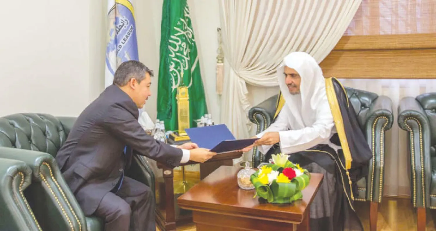 العيسى يتسلم دعوة الرئيس الكازاخي من السفير باخيت باتير شايف (واس)