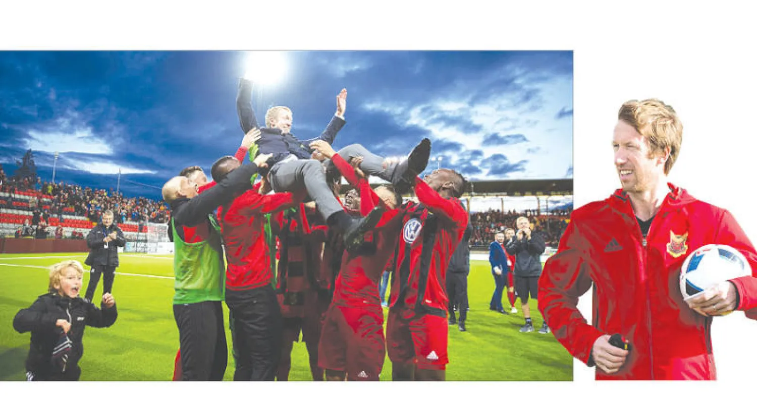 غراهام بوتر مدرب أوسترسوند السويدي - لاعبو أوسترسوند يحملون مدربهم بوتر احتفالاً بالفوز بكأس السويد