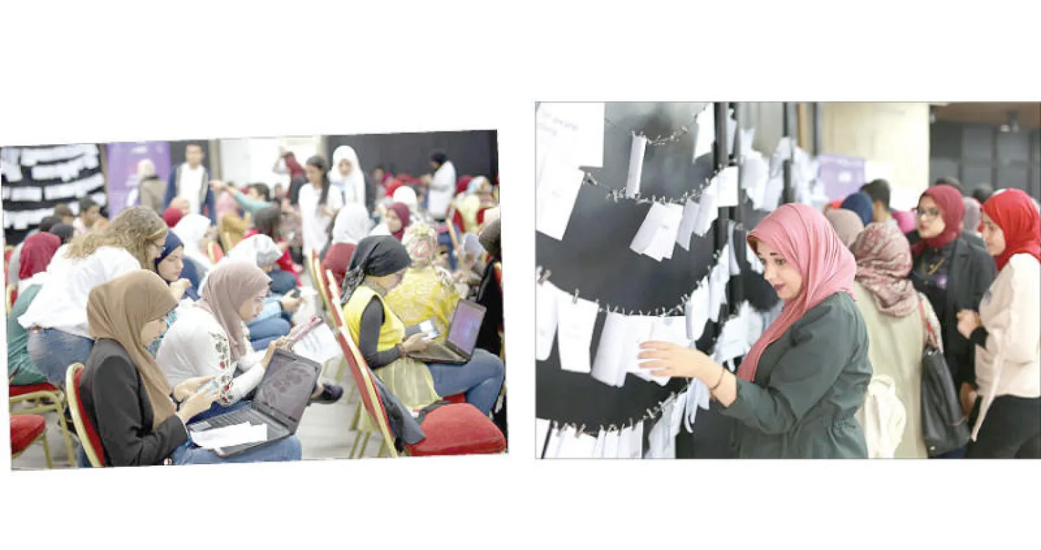 مشاركات في حملة «قصتها» أثناء اختيار موضوعات للتدوين عنها في موقع «ويكيبيديا» - تسعى حملة «قصتها» للتقليل من الفجوة المعرفية عن المرأة بشكل عام