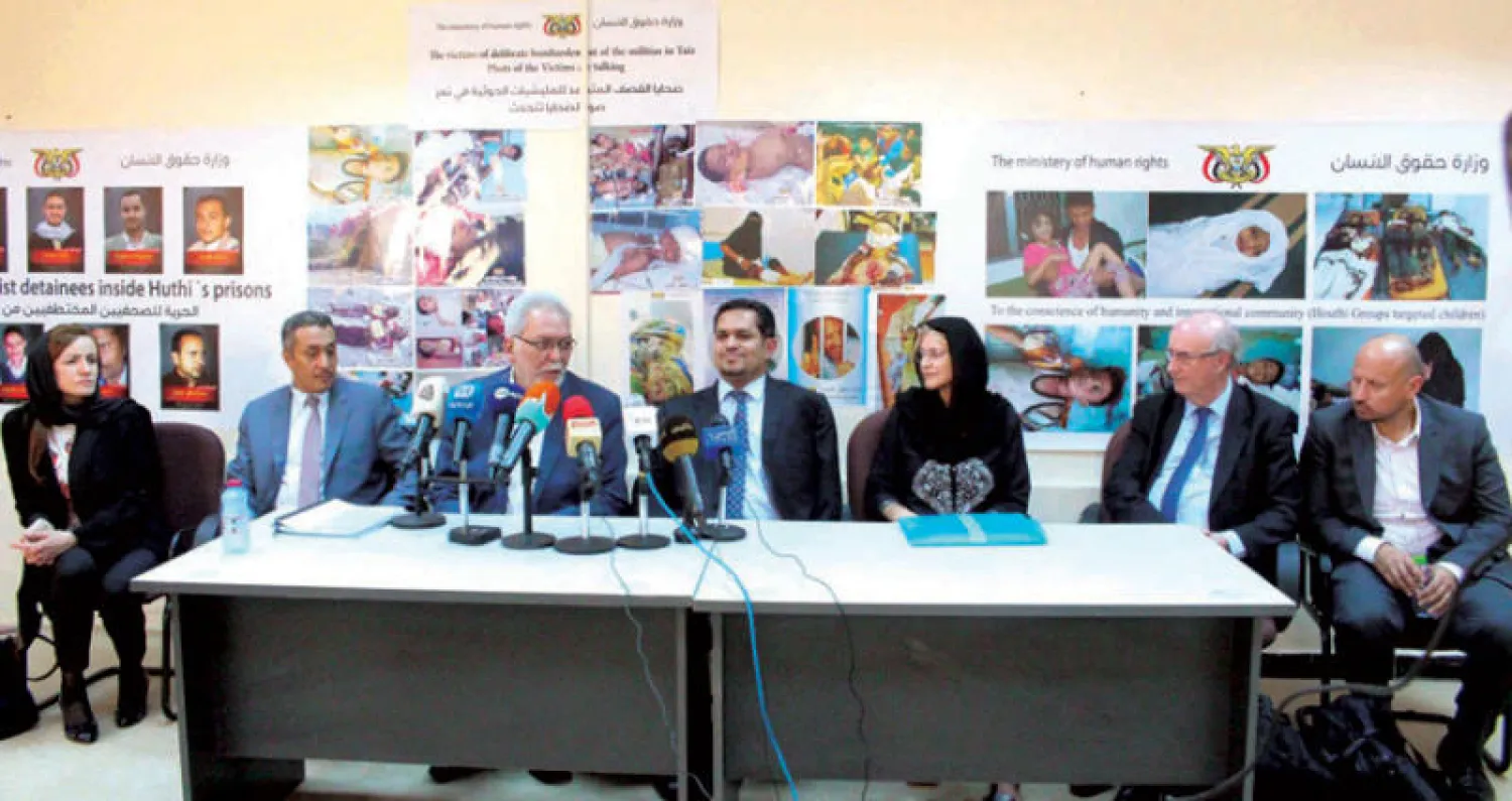 رئيس فريق الخبراء الأمميين محمد جندوبي يتحدث خلال مؤتمر صحافي في عدن أمس (سبأ)