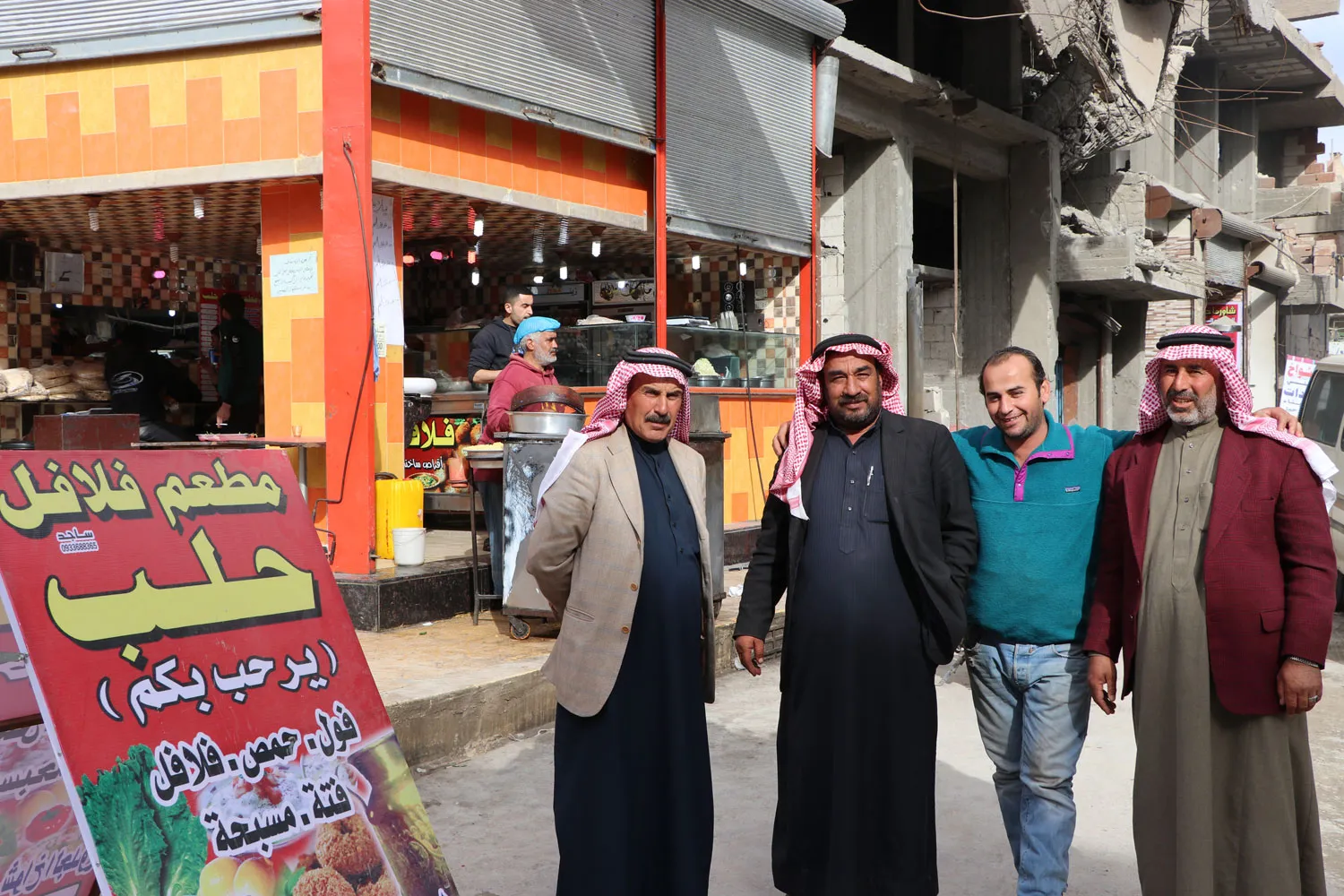 وجوه من مدينة الرقة قرروا العودة على الرغم من الخراب والدمار  