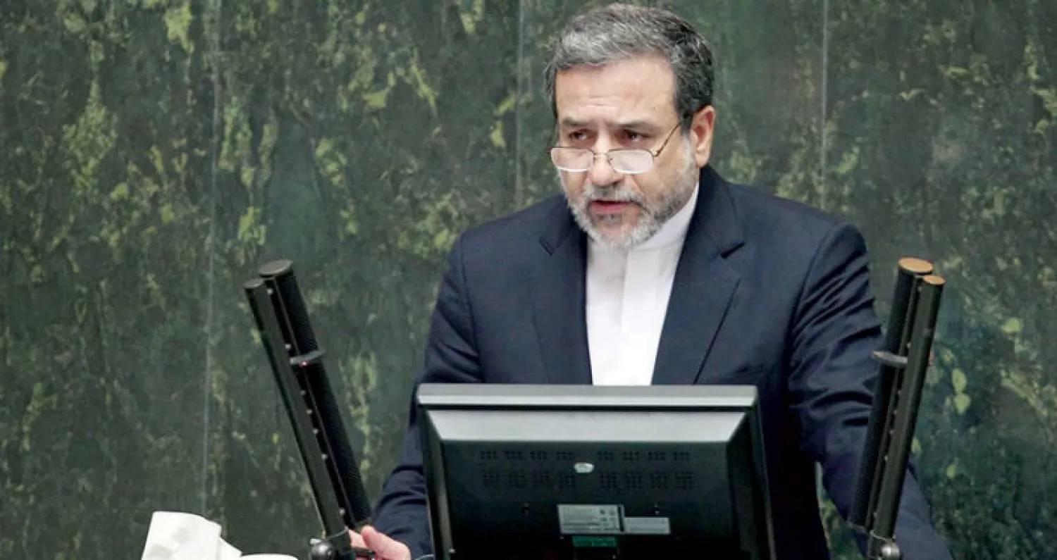 مساعد وزير الخارجية عباس عراقجي يقدم تقريراً إلى البرلمان لدى عودته من اجتماع مشترك مع مجموعة 5+1 حول تنفيذ الاتفاق النووي في نوفمبر الماضي (إرنا)