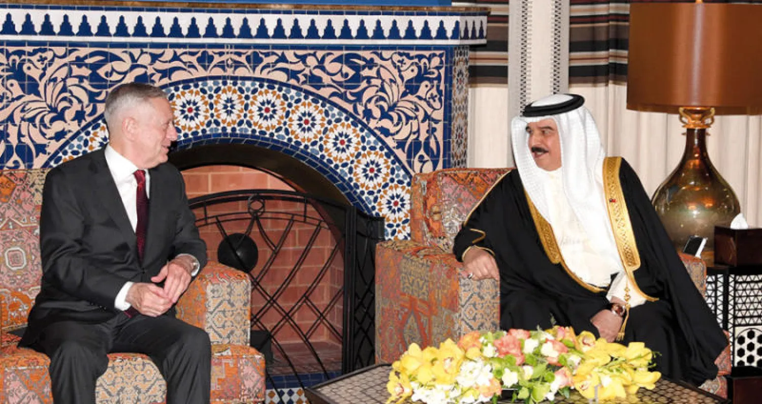 الملك حمد خلال لقائه ماتيس أمس (بنا)