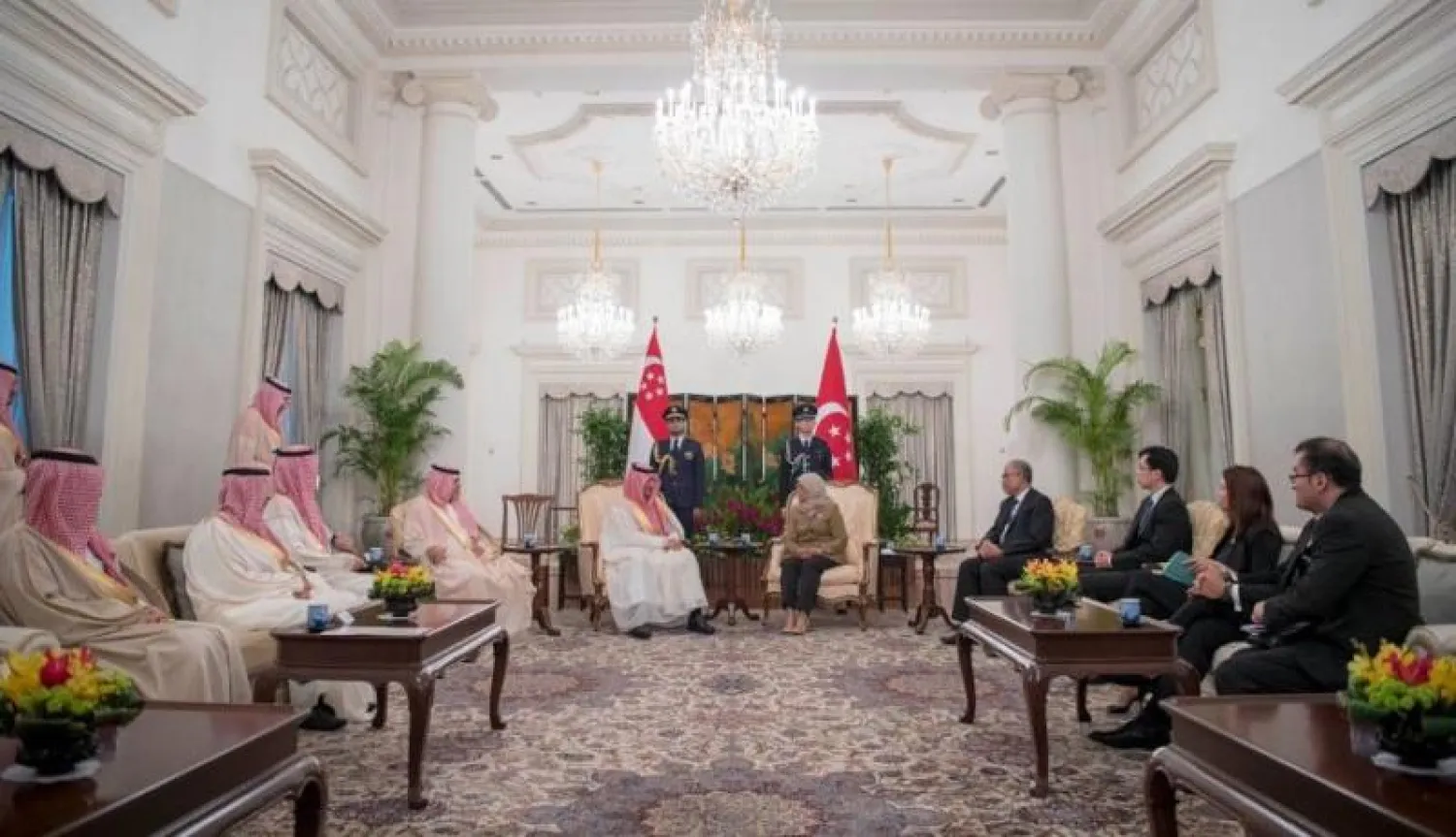 وزير الداخلية السعودي الأمير عبد العزيز بن سعود بن نايف يلتقي رئيسة سنغافورة الدكتورة حليمة يعقوب (واس)