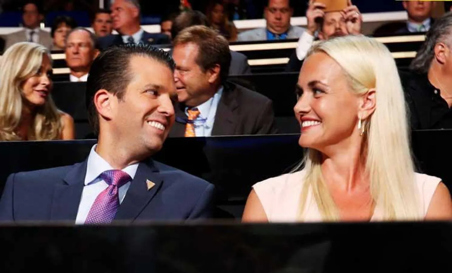 ترمب الابن وزوجته فانيسا (رويترز)