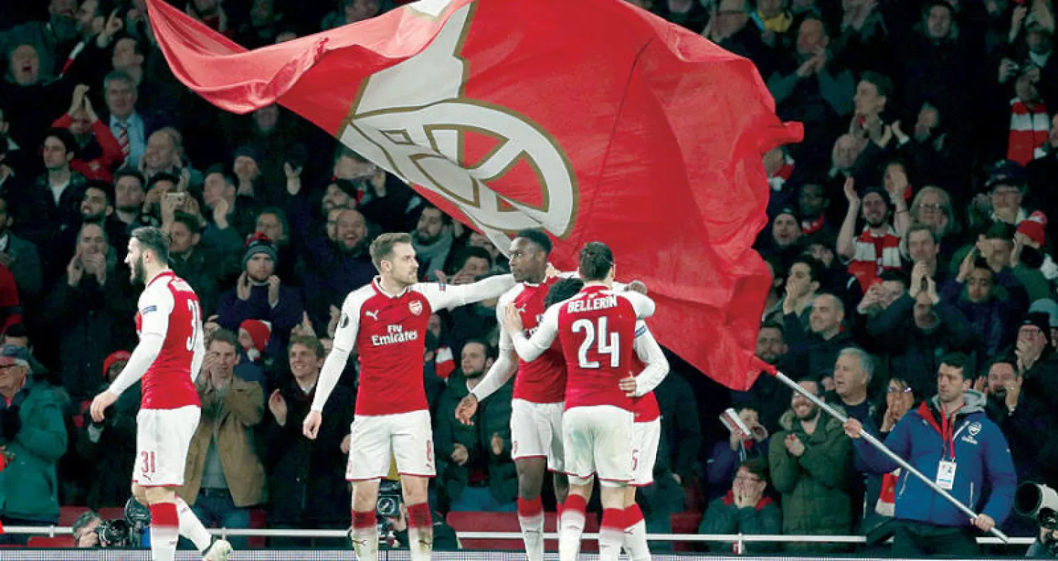فرحة آرسنال بالتأهل (رويترز)