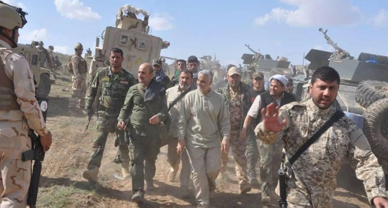 الجنرال الإيراني قاسم سليماني وسط قوات عراقية في تكريت. (أرشيفية)