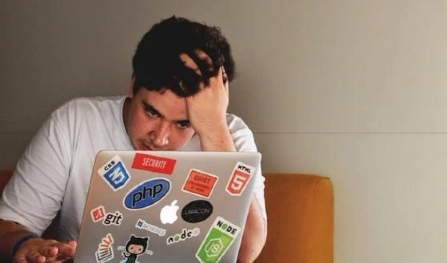 شعورك بالإرهاق يصيبك بالضجر والقلق ويؤثر على ساعات نومك (بيزنس إننسيدر)