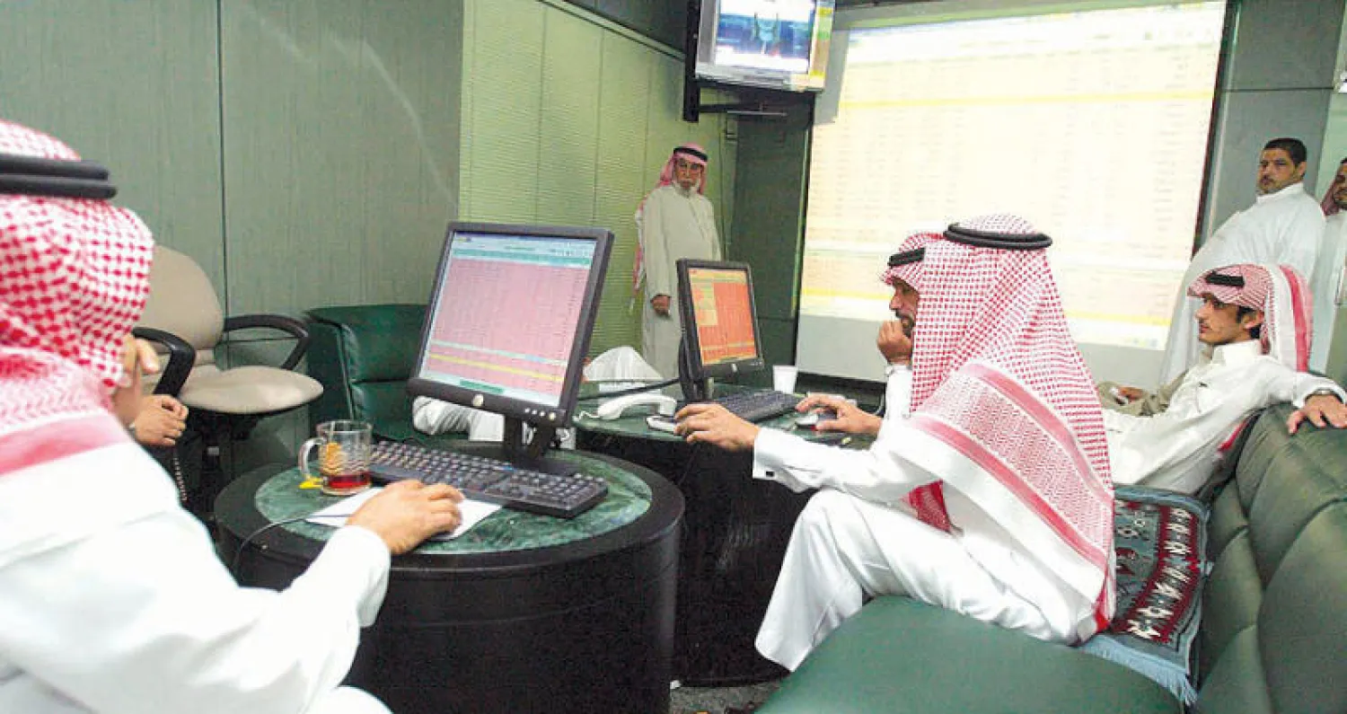 متعاملون في البورصة السعودية («الشرق الأوسط»)