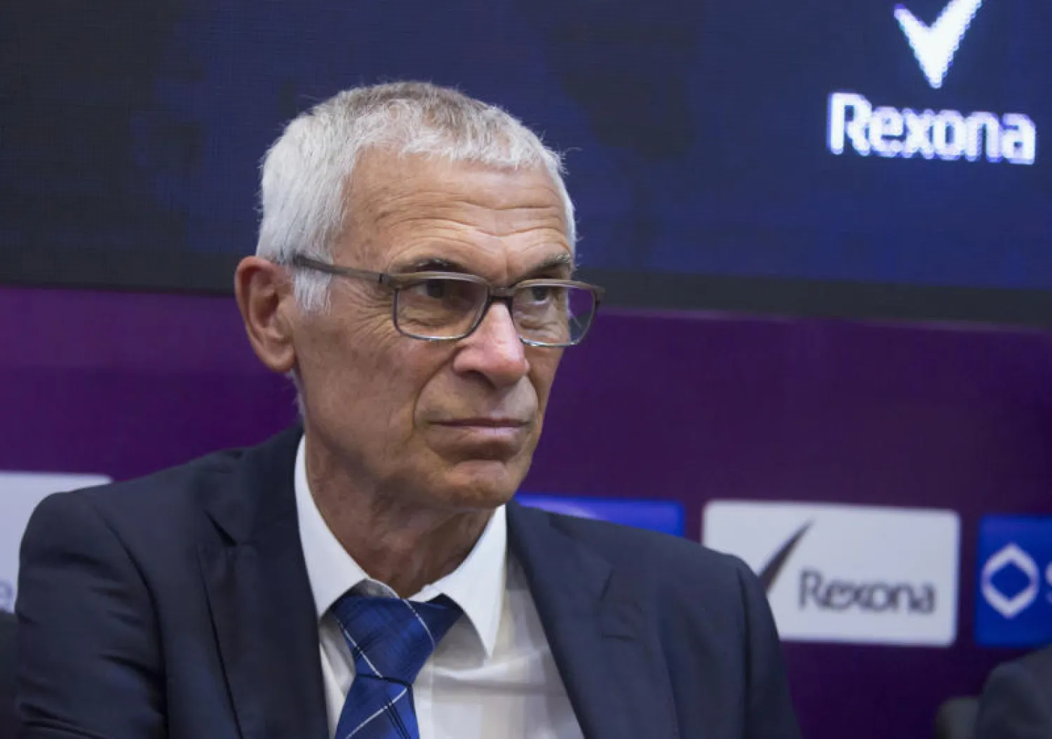 الأرجنتيني هيكتور كوبر المدير الفني لمنتخب (أ.ب)