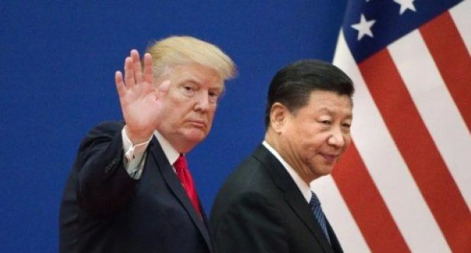 الرئيس الأميركي دونالد ترمب (يسار) مع الرئيس الصيني تشي جينبينغ (يمين) في بكين في نوفمبر 2017 (أ.ف.ب)