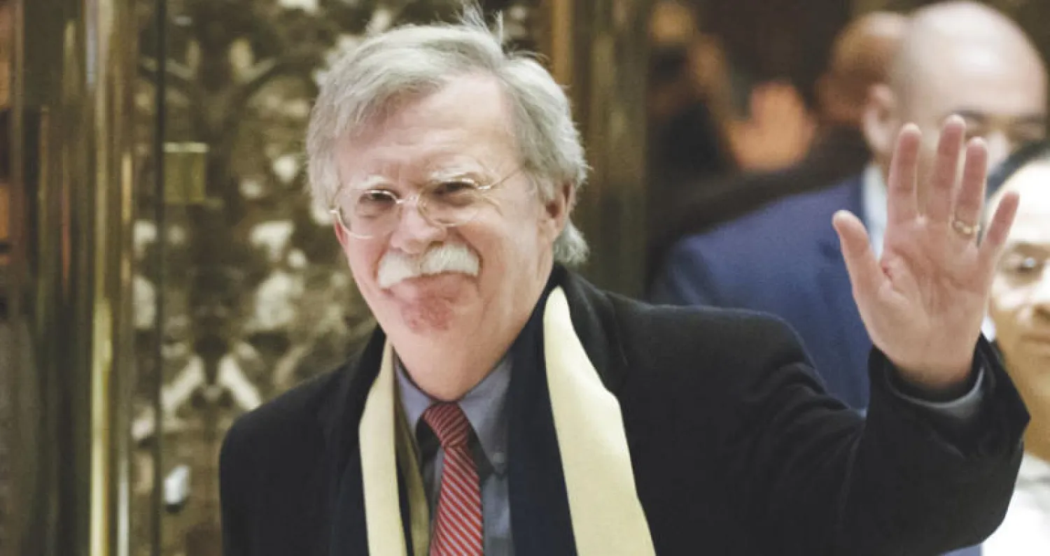 بولتون يغادر برج ترمب في نيويورك بعد لقاء مع الرئيس المنتخب في ديسمبر 2016 (إ.ب.أ)