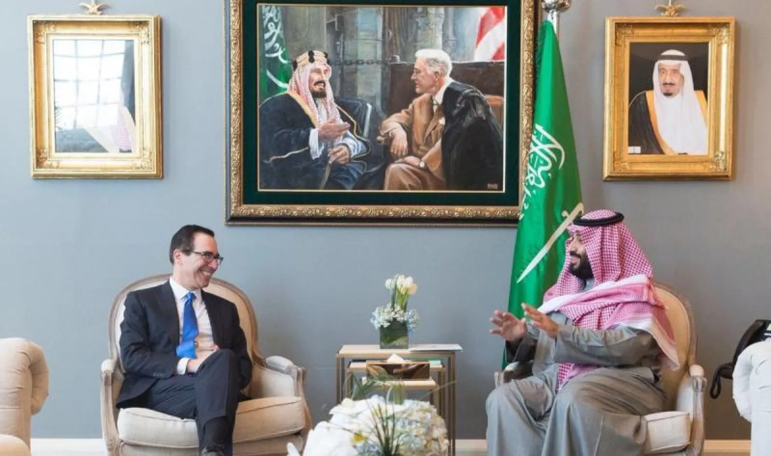 ولي العهد السعودي الأمير محمد بن سلمان يجتمع مع وزير الخزانة الأميركي ستيفن منوشين بواشنطن (واس)