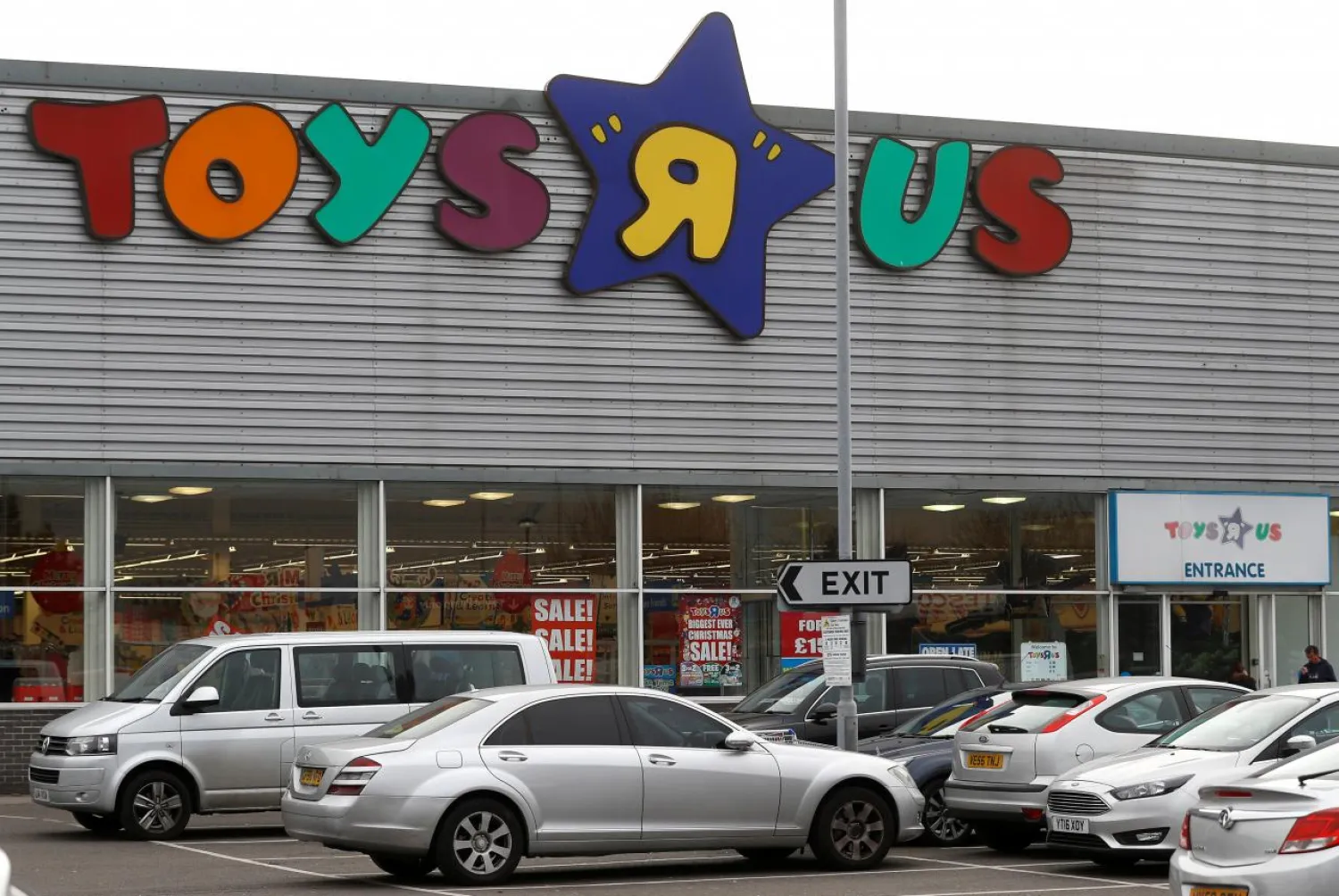 FILE PHOTO: A Toys 'R' Us store is seen, in Hayes, Britain, December 2, 2017. REUTERS/Peter Nicholls/File Photo