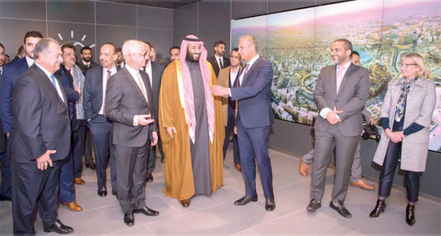 ولي العهد السعودي خلال زيارته أمس مركز «آي بي إم واتسون» في مدينة بوسطن الأميركية (وزارة الخارجية السعودية)